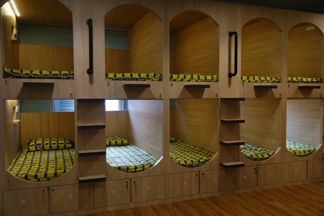 Single Capsule Pod in Mixed Dorm