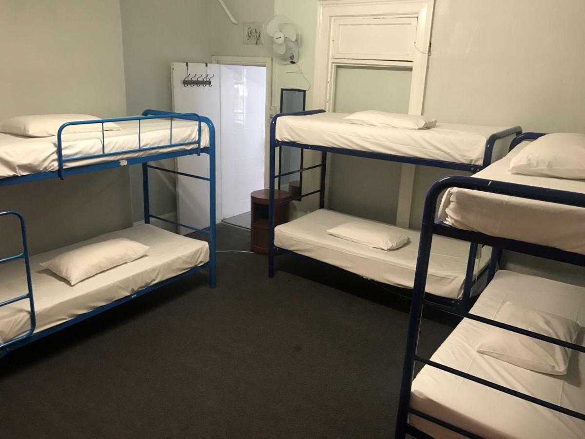 Lit dans Dortoir pour Femmes de 8 Lits