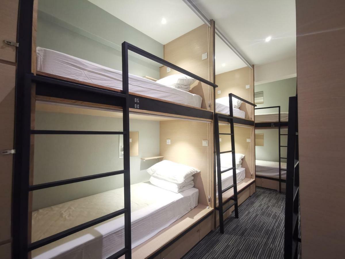 Single Bed in Mixed Dormitory Room