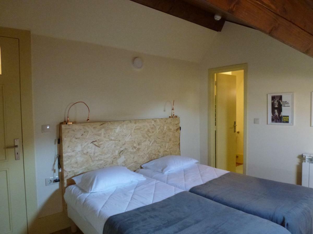 Habitación Doble con aseo compartido
