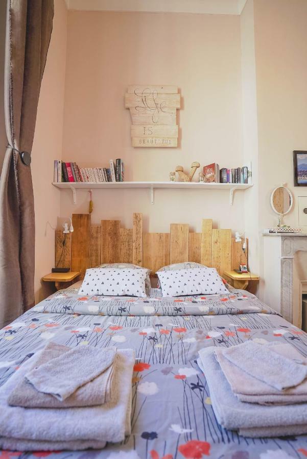 Chambre Privée avec Salle de Bains Privative Séparée et Toilettes Communes