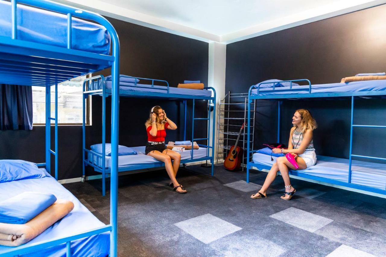 Bed in 6 bed mixed dormitory room with Shared Bathroom