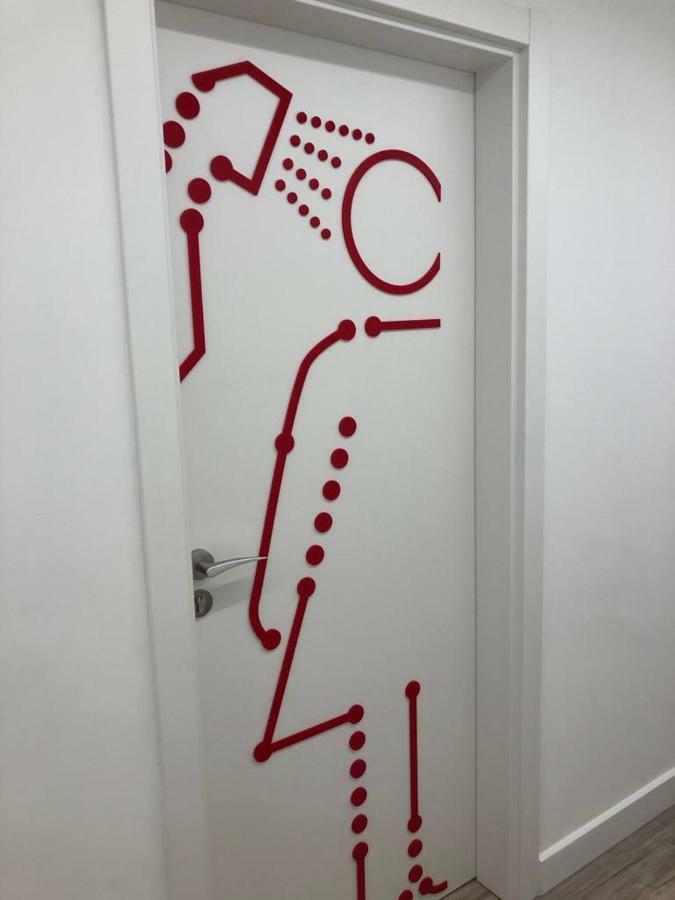 Tweepersoonskamer met 2 Aparte Bedden en Eigen Badkamer