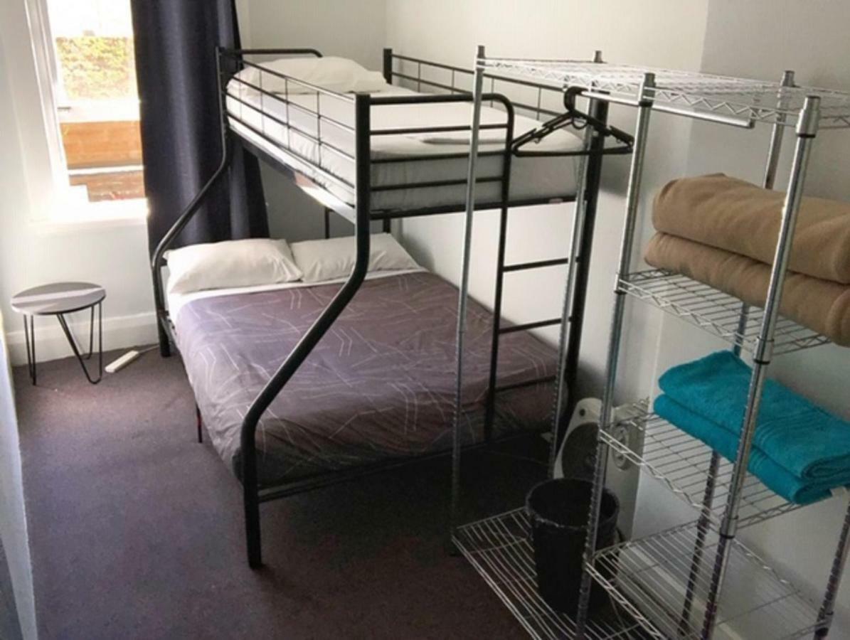 Chambre Double ou Lits Jumeaux avec Salle de Bains Commune