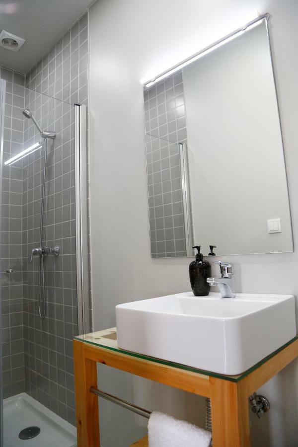 Cama en habitación femenina compartida de 4 camas