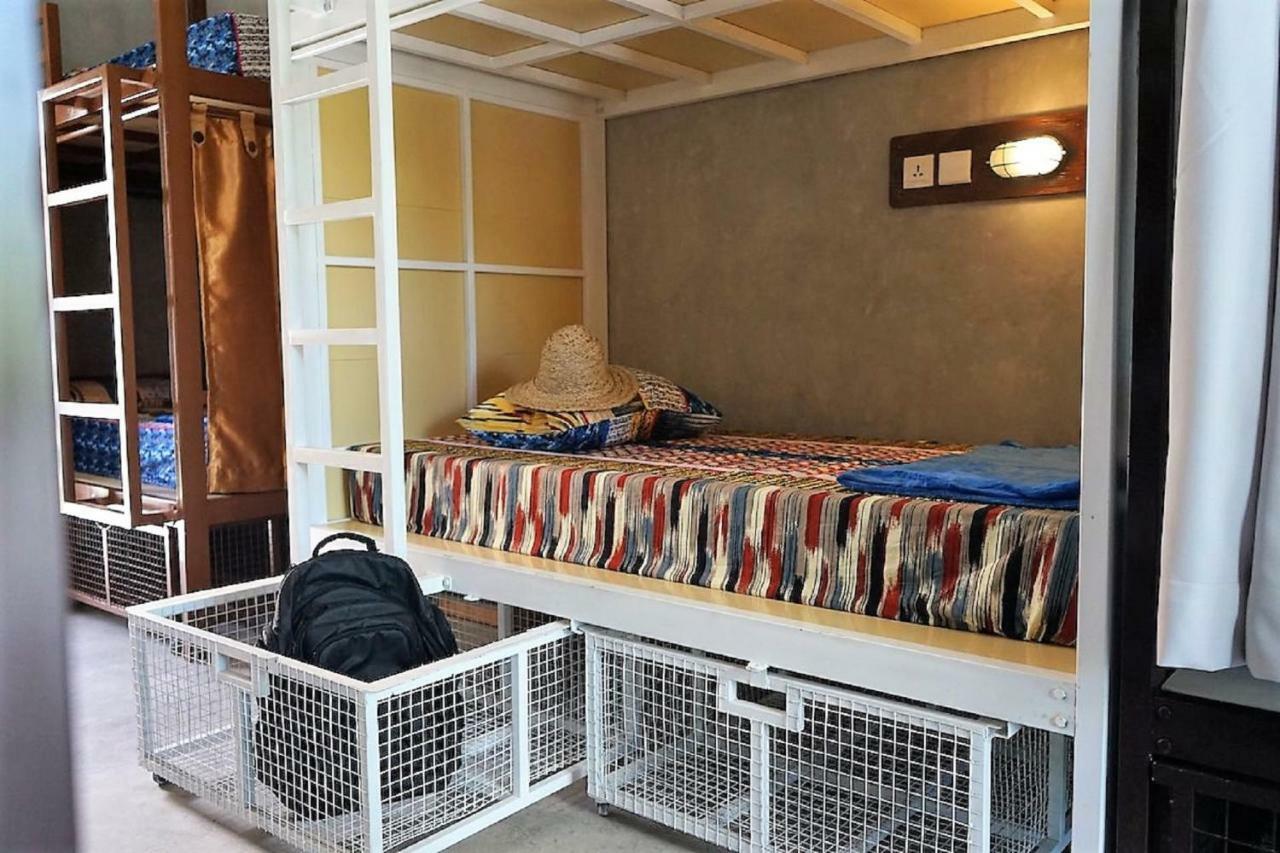 Bunk Bed Female Dormitory Room,906123127:JPEG