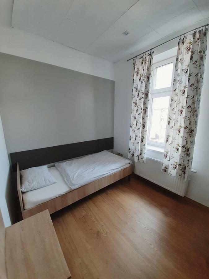 Single Room with Shared Bathroom,1151505321:JPEG