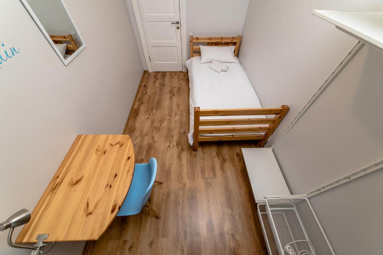 Single Room,853481192:JPEG