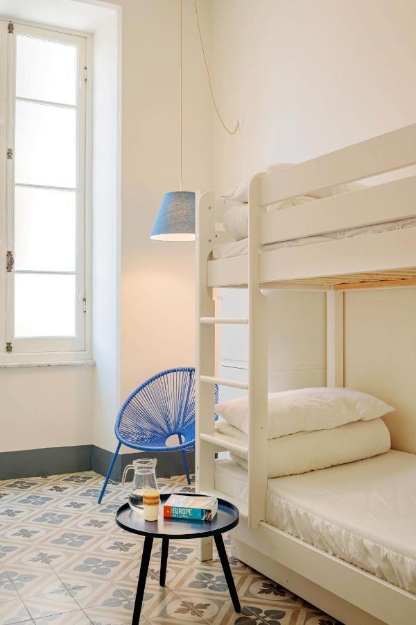 Posto Letto in Dormitorio Misto con 4 Letti