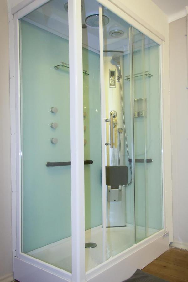 Twin Room Private Bathroom