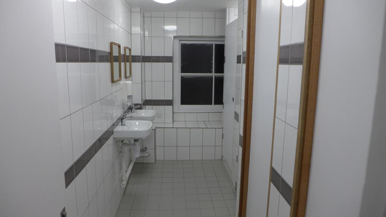 Posto Letto in Dormitorio Misto con 6 Letti