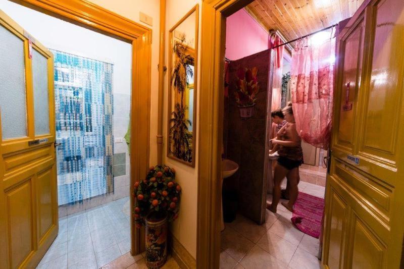 Posto Letto in Dormitorio Misto con 8 Letti