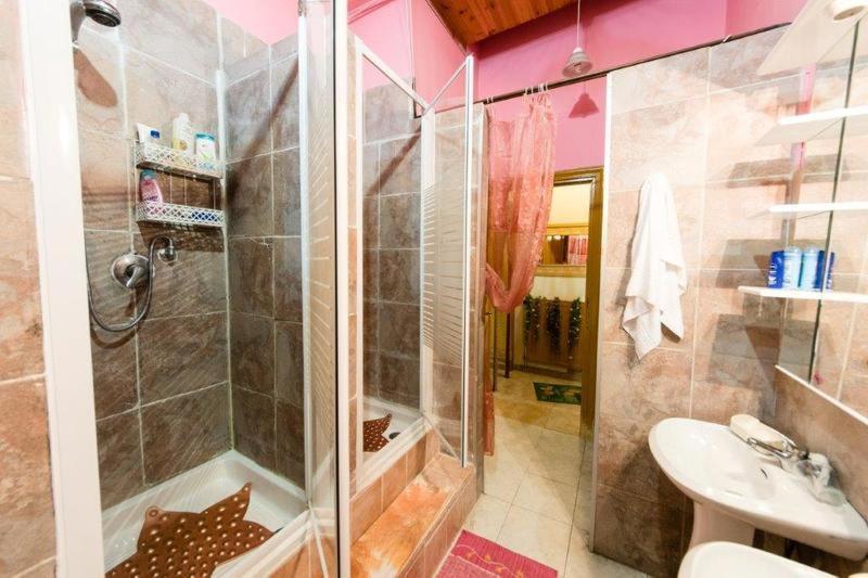Posto Letto in Dormitorio Misto con 4 Letti