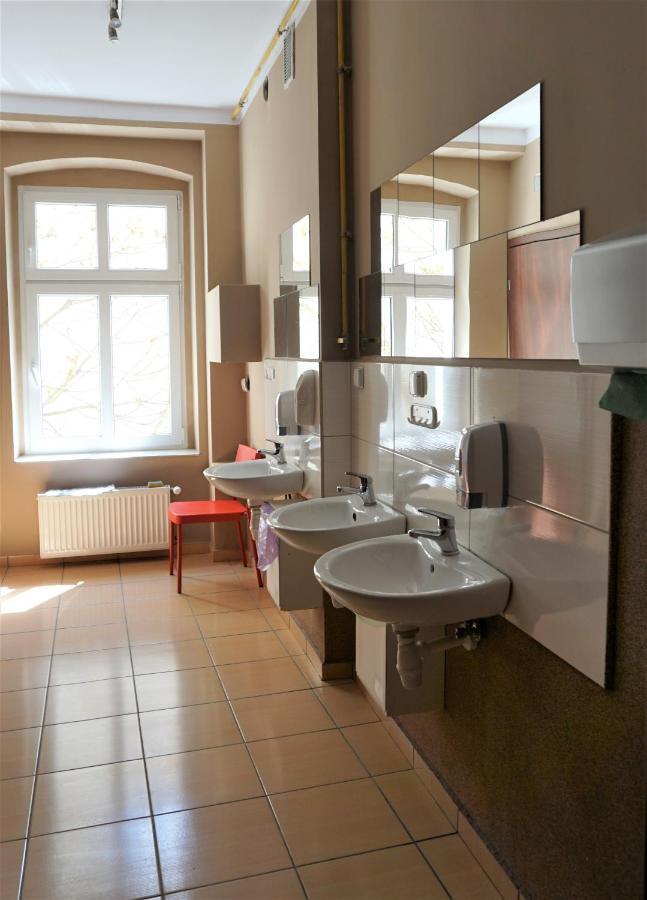 Twin Room with Shared Bathroom,994083547:JPEG