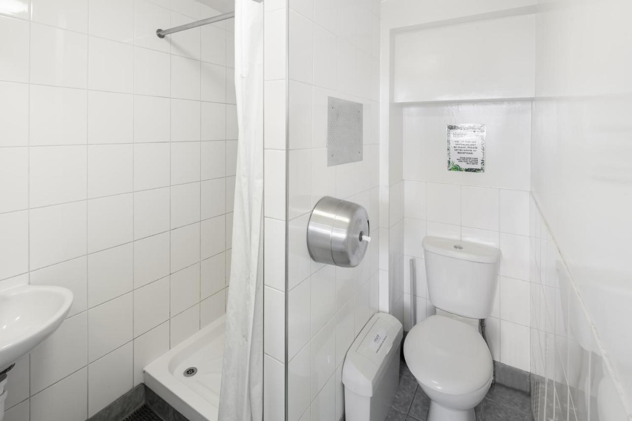 Bed 12-Bed Mixed Dormitory Ensuite 18–40 years