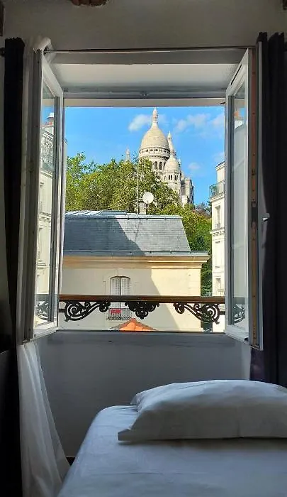 Le Village Montmartre-1