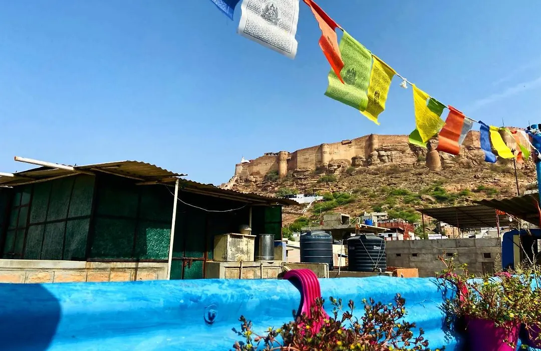 Bob Hostel-1