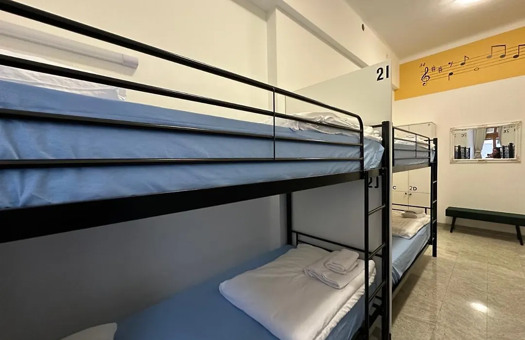 Hostel Opera-1