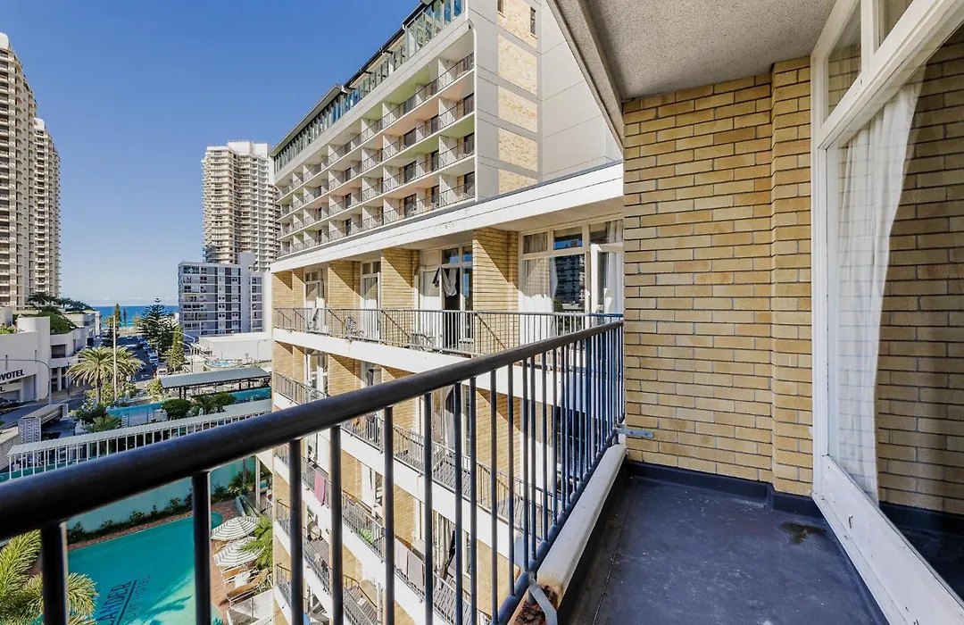 Bunk Surfers Paradise 18-35 Backpacker Hostel (Adults Only)-1