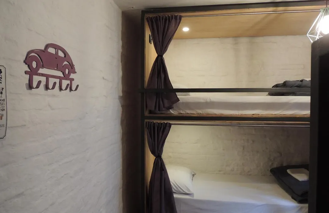 MedioMundo Hostel-1
