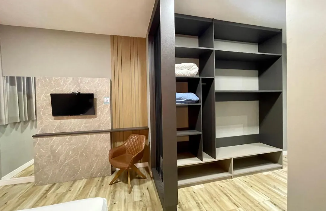 Eleganz Hostel & Suites-1