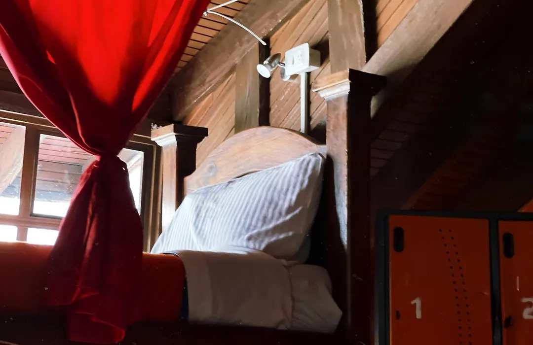 82Hostel-1