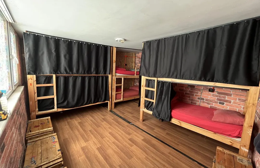 Lola Backpacker'S Hostel-1