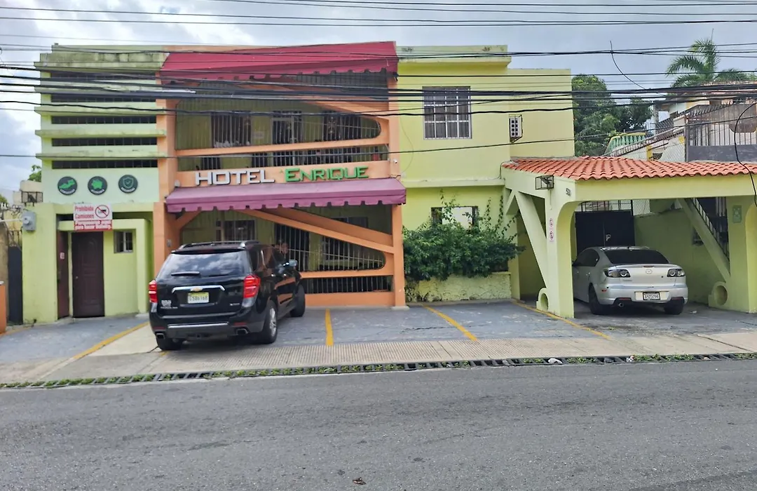Hotel Enrique Gazcue Bed Breakfast And Parking-1