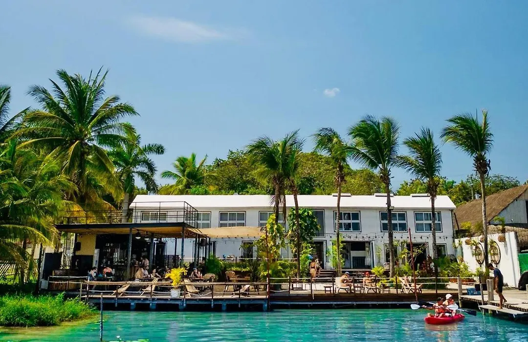 The Yak Lake House - Hostal Bacalar-1