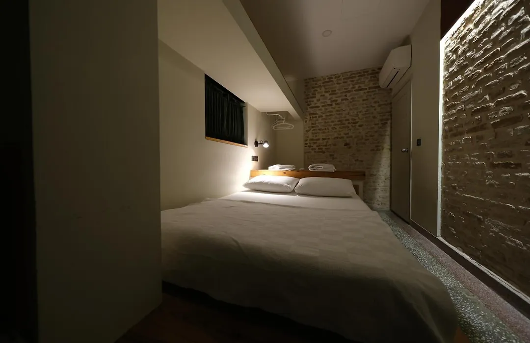 Flaneur Hostel-1