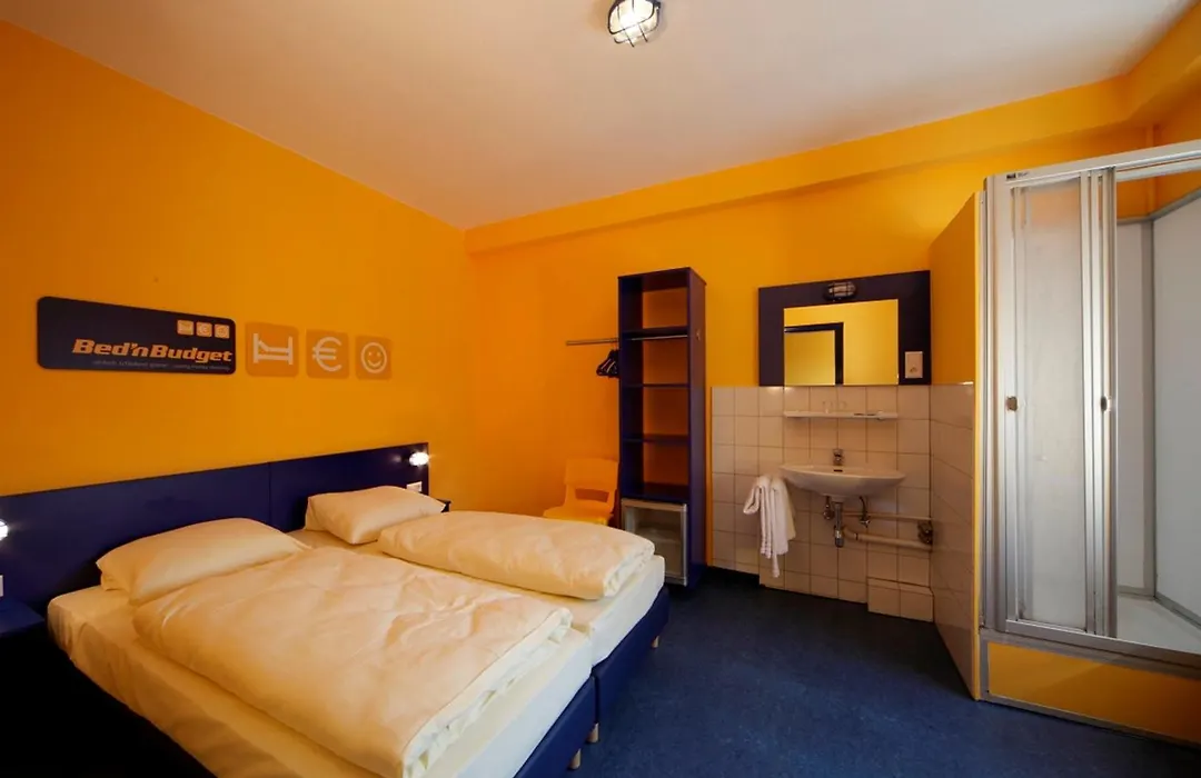 Bed'Nbudget Expo-Hostel Rooms-1