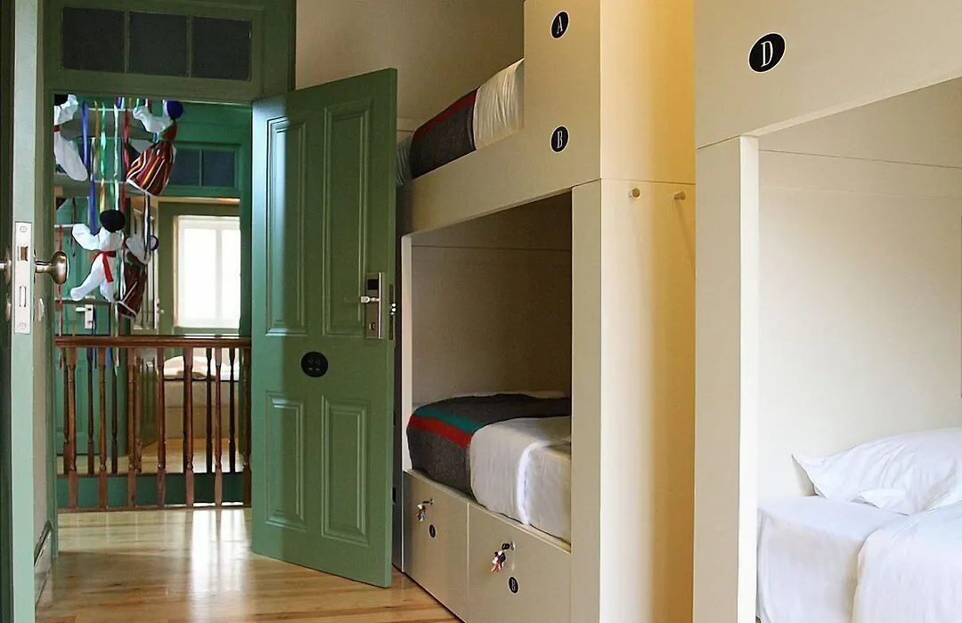 29 Madeira Hostel-1
