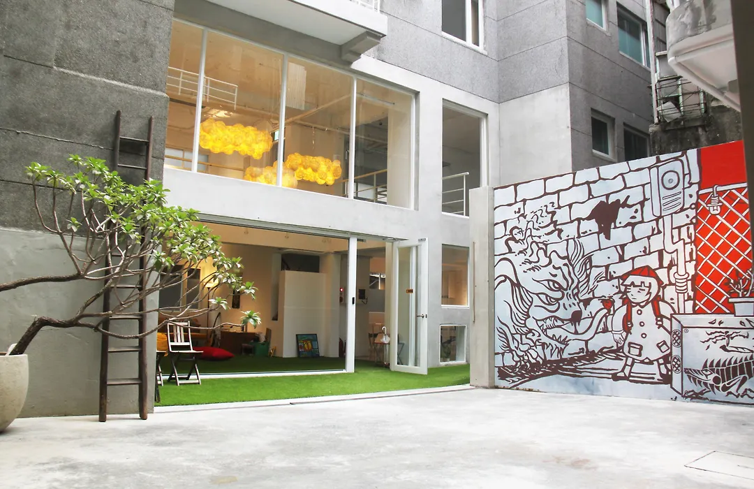 Owlstay Flip Flop Hostel - Garden-1