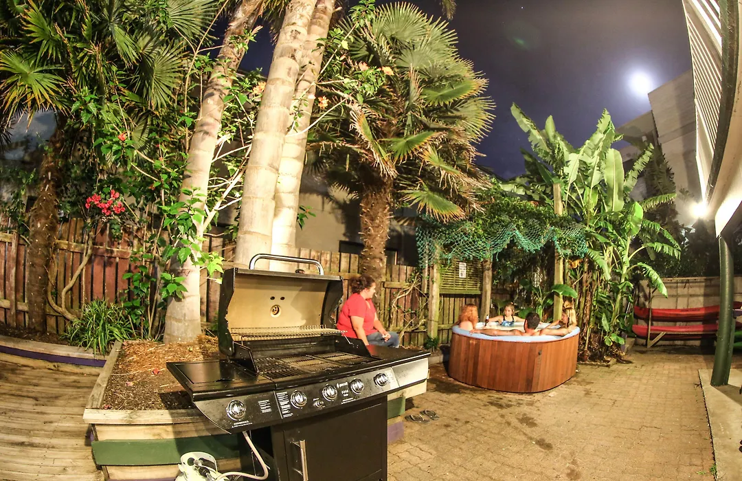 Centabay Lodge And Backpackers-1