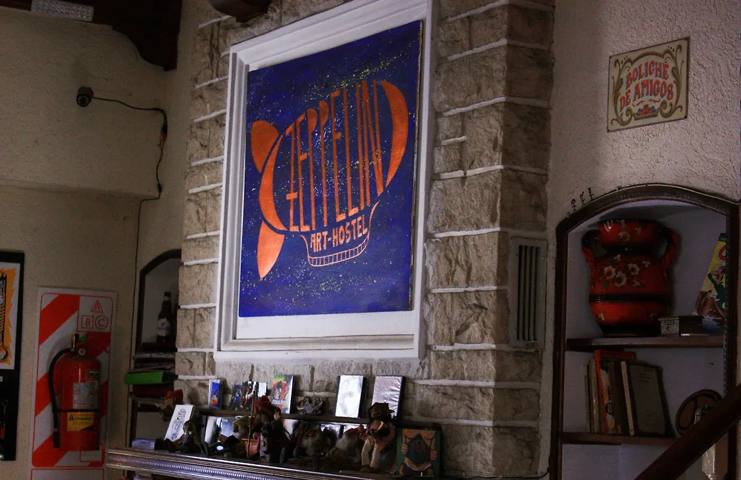 Zeppelin Art-Hostel-1