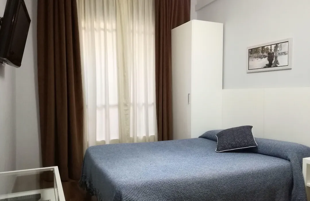 Hostal Lesseps-1