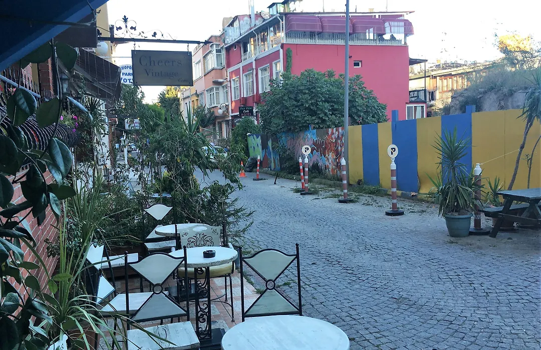 Cheers Vintage Hostel-1