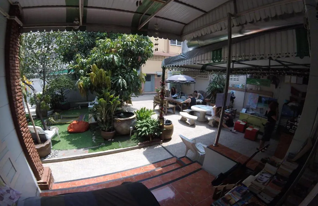 The Oasis Hostel (Adults Only)-1