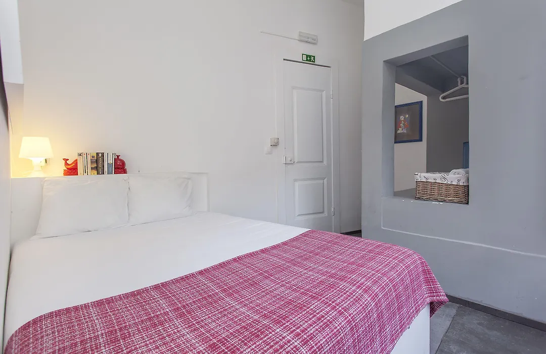 5 Sins Chiado Hostel-1