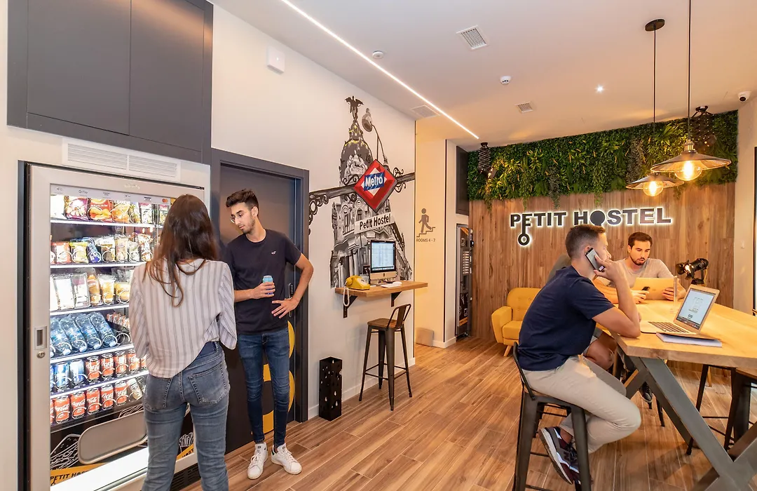 Petit Hostel La Latina (Adults Only)-1