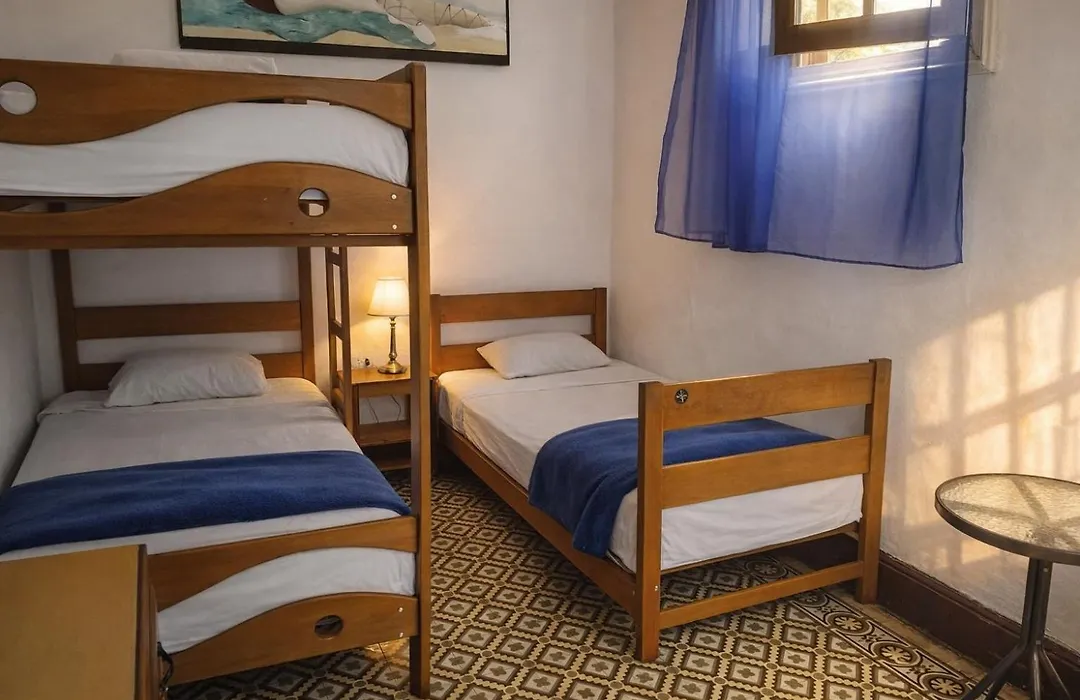 1900 Backpacker'S Hostel-1
