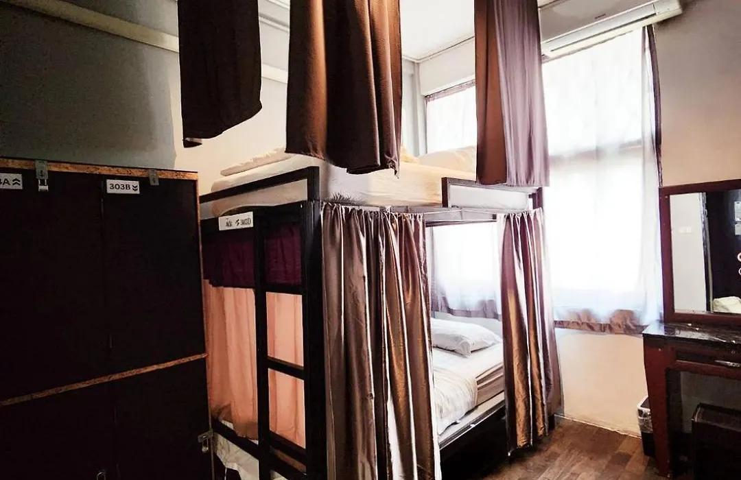 Bloomz Hostel-1