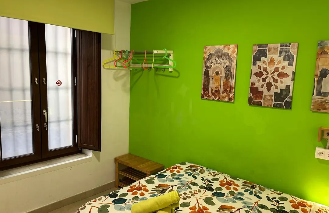 Oh! My Hostel-1