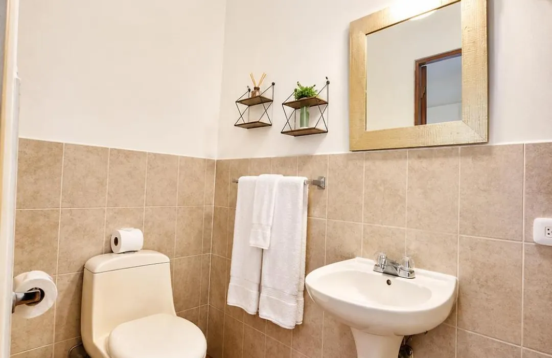 Yellow House Hostel B&B-1