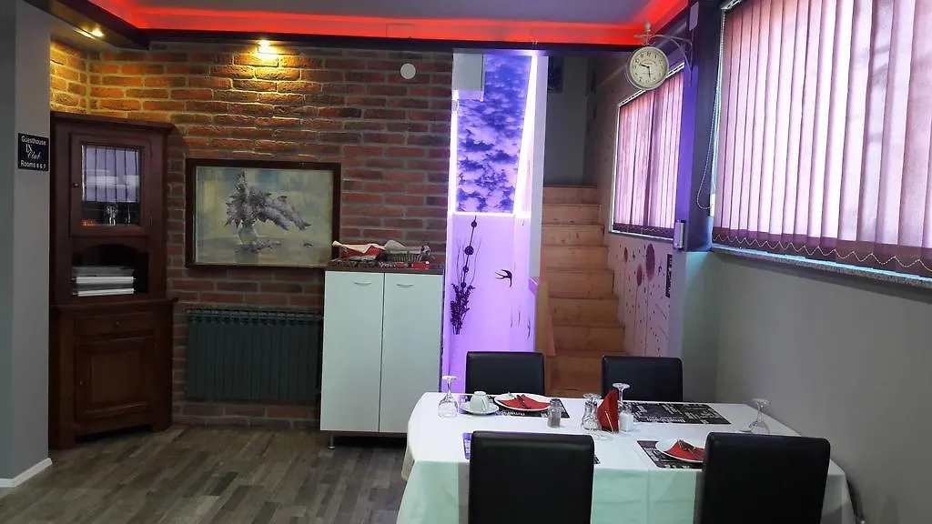 Hostel In Club-1