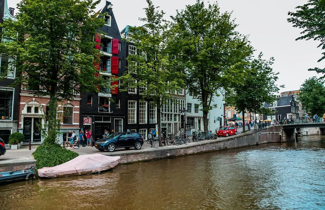 Amsterdam Downtown Hotel Canal View-1