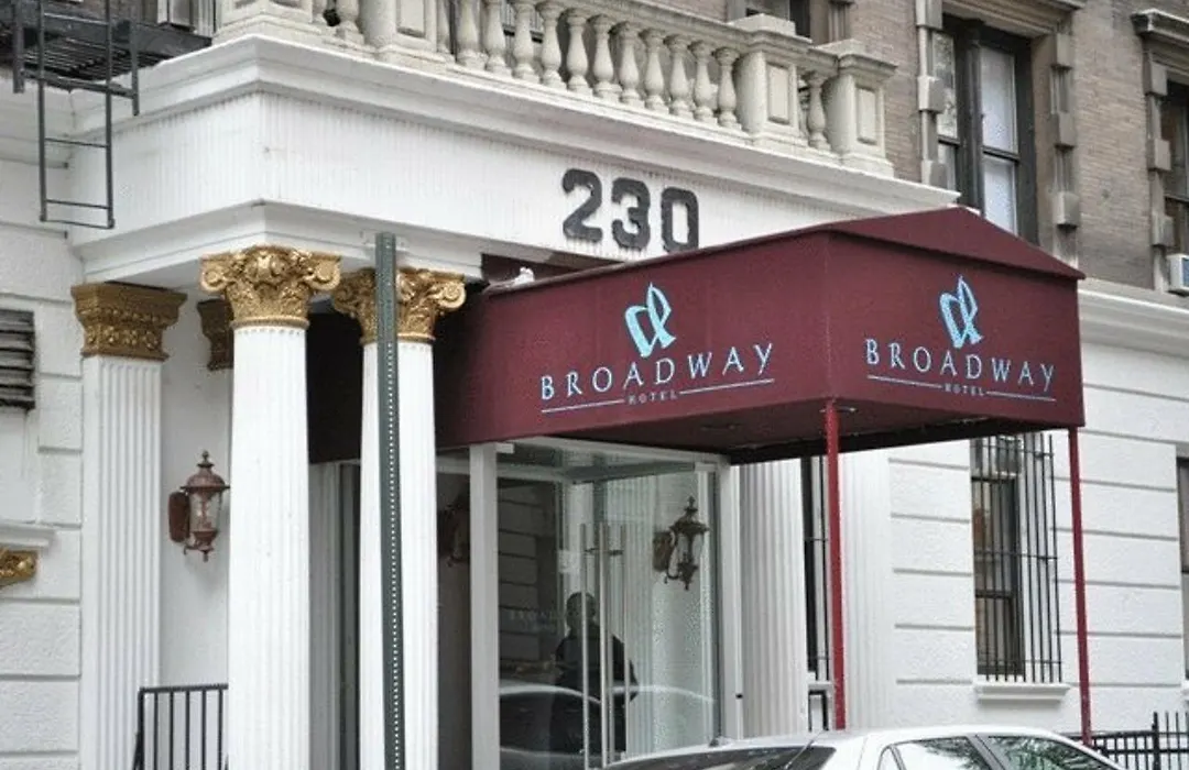 Broadway Hotel & Hostel-1