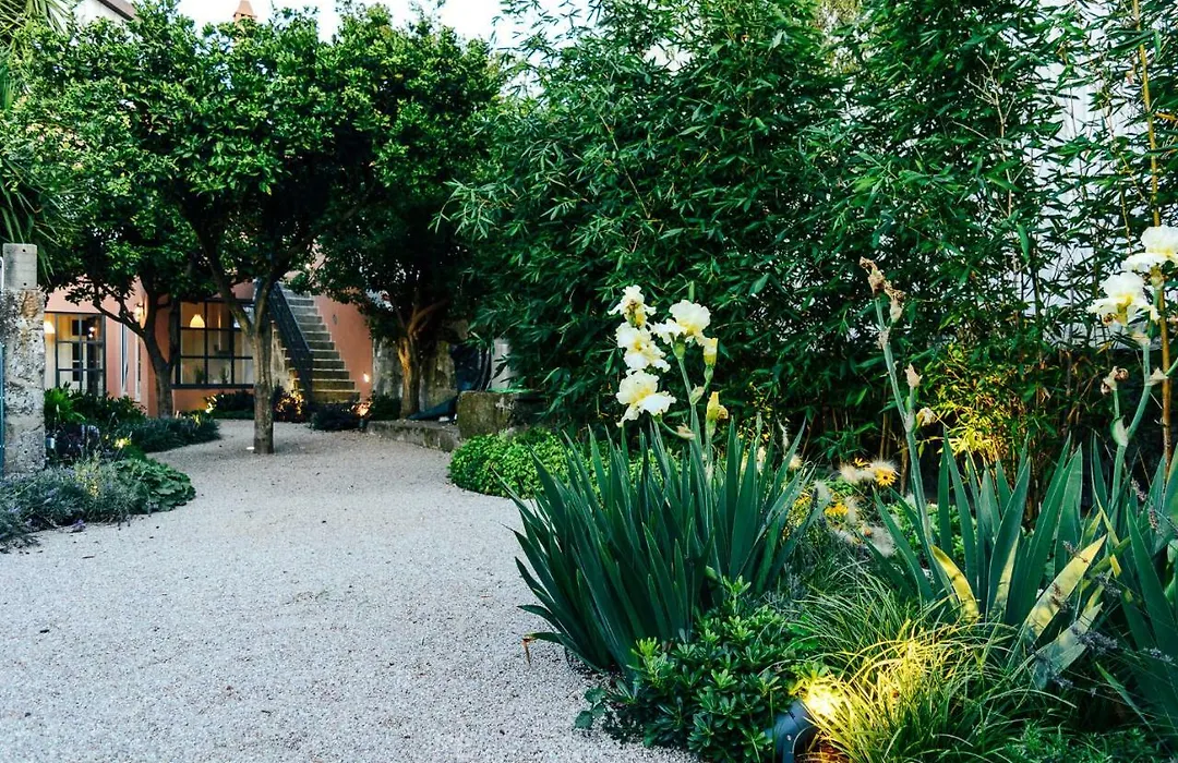 Queen'S Garden Hostel-1