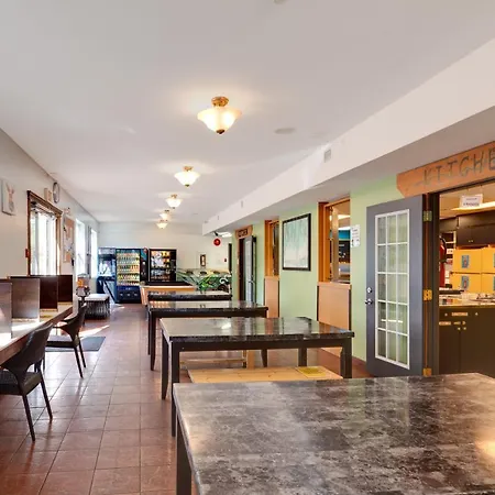 Hi Kelowna Hostel-3