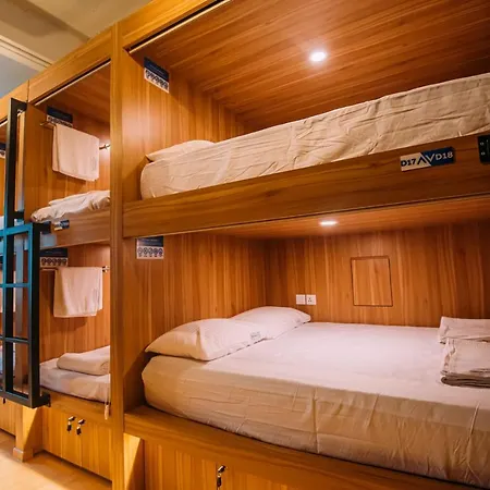 Bluewaters Pods 38 Hongkong St-3
